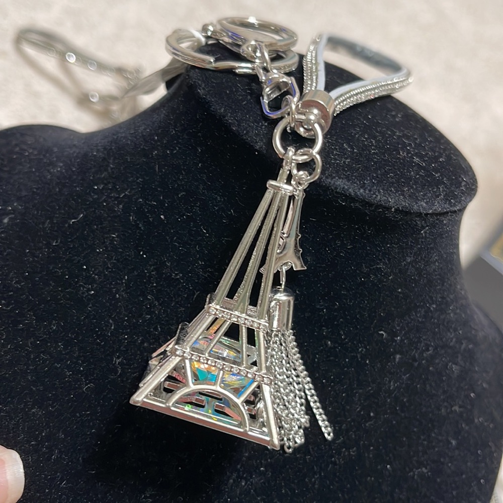 BNWT HALLMARK SILVER TONE & CRYSTAL EIFFEL TOWER PARIS KEYCHAIN 4 pcs Available - Picture 9 of 9